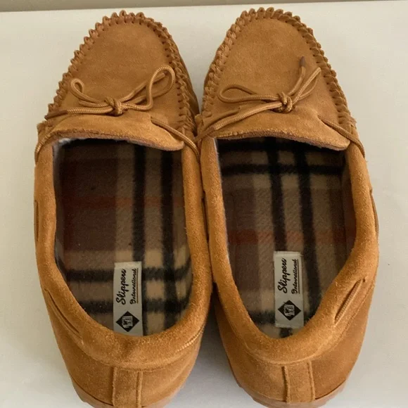 Men's Tan Moccasin Slippers Loafers Sz 14 like new International leather suede - Picture 3 of 8